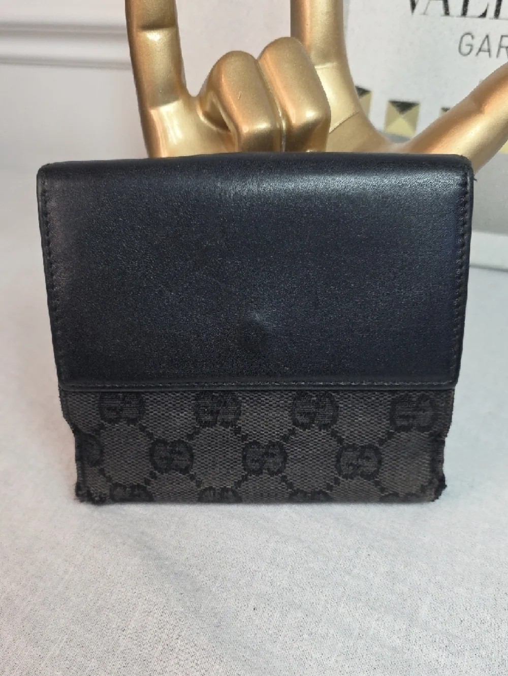 Gucci Vintage GG Canvas Wallet With Piston Lock - Picture 2 of 10